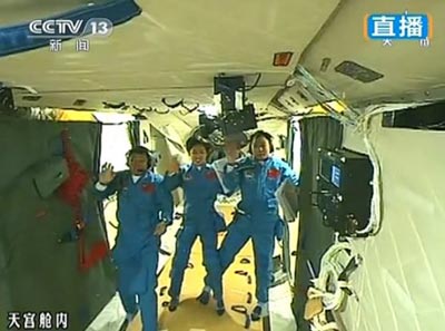 Thần Châu 9 cùng 3 nhà du hành hành vũ trụ Trung Quốc đã trở về trái đất an toàn.